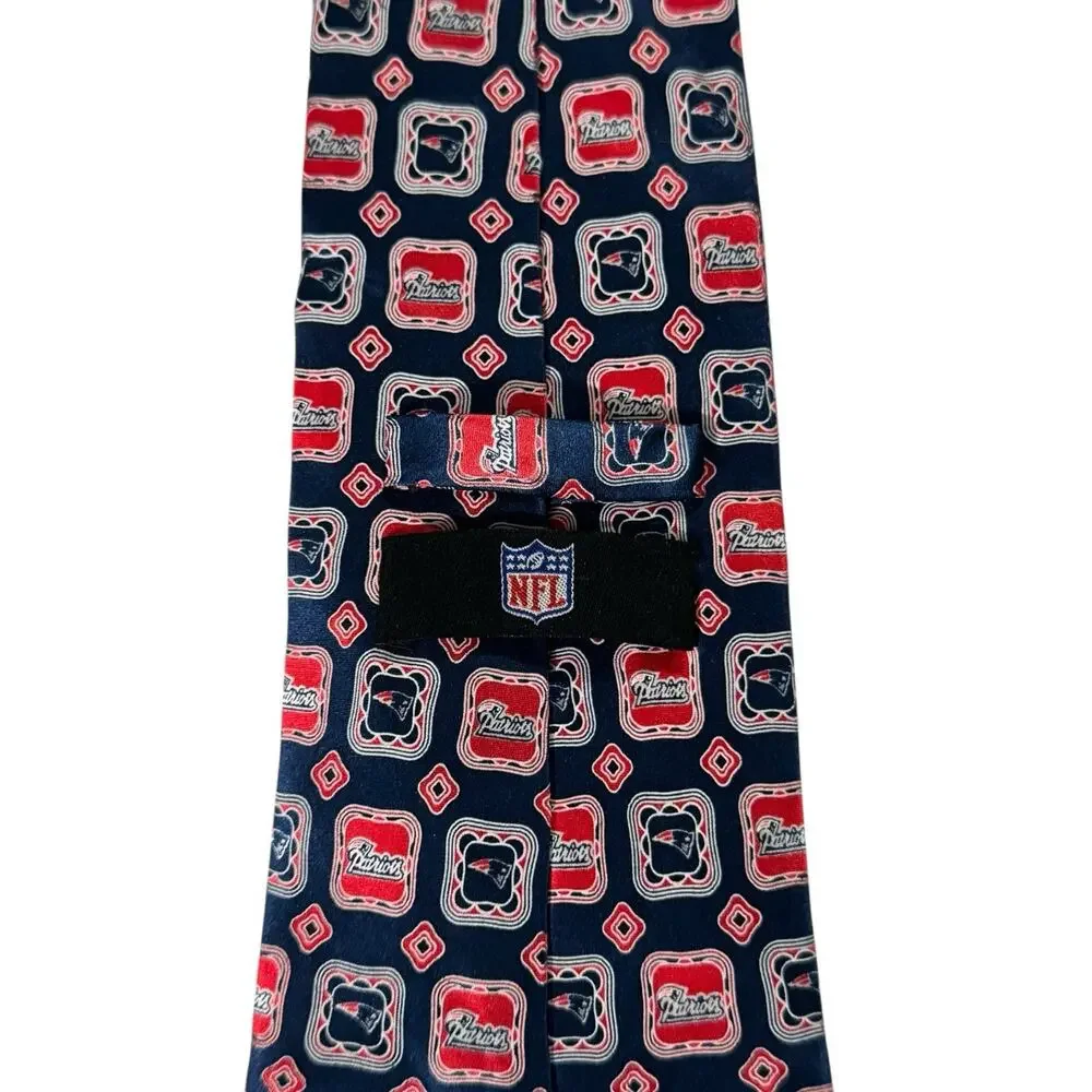 NFL New England Patriots Logo Mascot Football Novelty Necktie Silk
